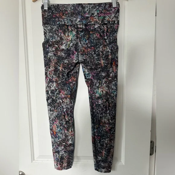 Lululemon Fast and Free Tight II 25” Non-Reflective Nulux in Vitalize Multi 8 - Picture 4 of 6